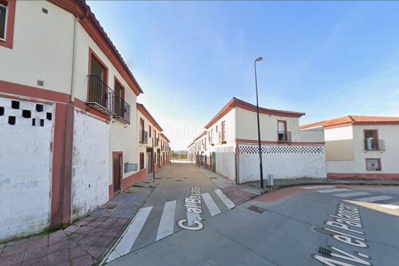 Foto f3c2126a-3273-441e-a5f4-29ef76a7a3a2. Casa amb aparcament a Pedro Abad