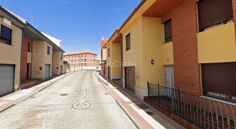 Foto a013f3ef-2353-4fd0-824a-b21def1dcb85. Casa amb aparcament a Íscar