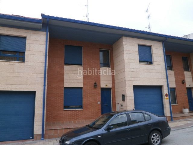 Foto bc005ba1-cbed-4c3d-8475-f5d963071151. Casa amb aparcament a Íscar