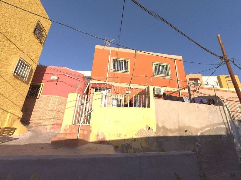 Foto ac0c12bb-126d-44b9-b601-adda32420705. Casa a La Chanca - Pescadería Almería