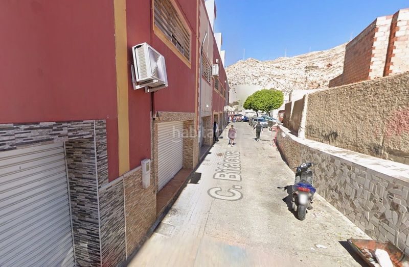 Foto bb3782cc-350b-47ba-bbeb-3d3586a9f598. Casa a La Chanca - Pescadería Almería