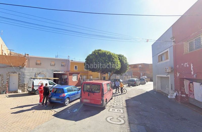 Foto cdc58994-6cd7-4cd5-aa2b-2604fe714811. Casa a La Chanca - Pescadería Almería