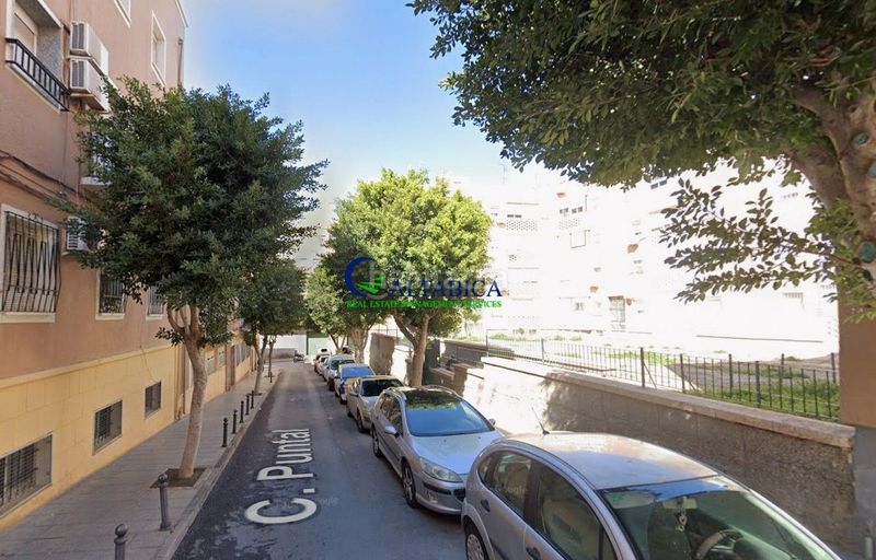Foto fcc9ff20-c789-4563-b207-e8567ce02b38. Pis a La Chanca - Pescadería Almería
