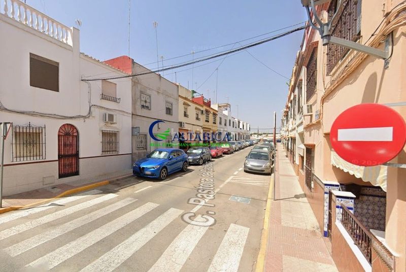 Foto cb9bd3d2-8839-42f5-a768-3ec4505a925a. Casa a La Paz Alcalá de Guadaira