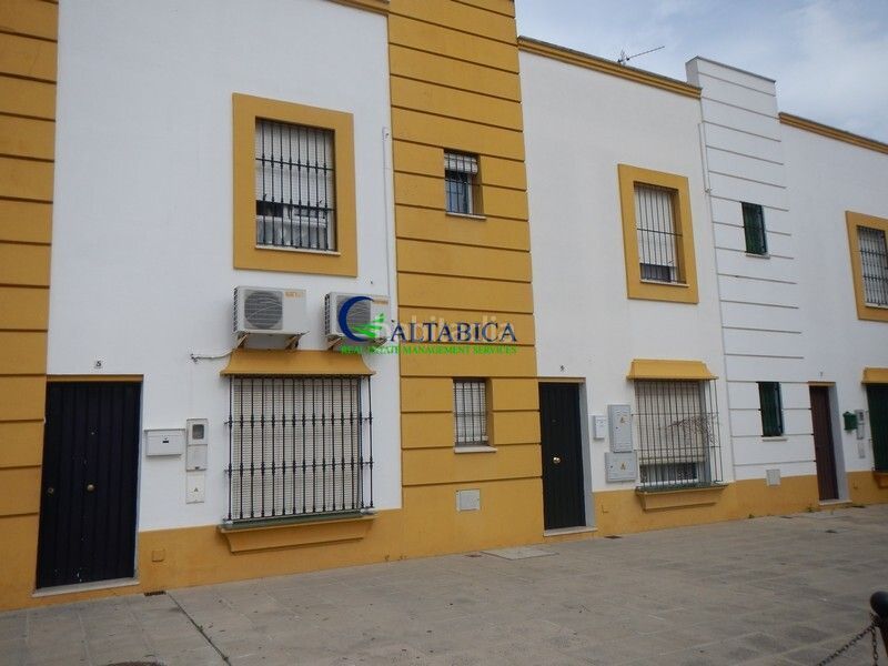 Foto 0fa0300a-a7c5-44a1-a468-907b4a6eb096. Casa a Umbrete