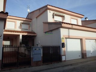 Casa  Clavel. Chalel