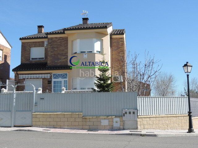 Foto 8508220b-2eaa-4a41-b07a-1c0ed7cefdcd. Casa adossada a Ugena