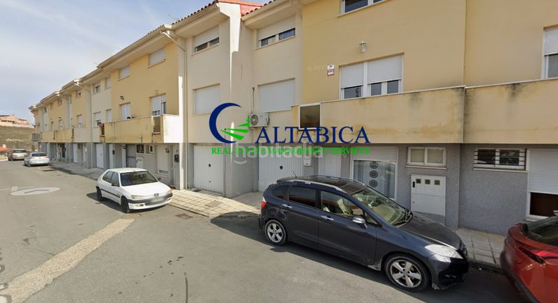 Foto aab29368-8f5a-43dd-ac86-93493aa96936. Casa amb aparcament a Borox