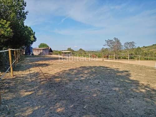 Foto afcd3d4e-e7e9-4598-9e44-6edea69eed25. Terreny residencial a Monserrat