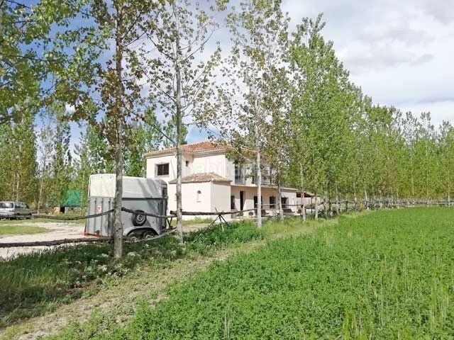 Foto cd6c1b22-79a0-4789-a93c-2e2d96ba42ab. Terreny residencial a Guadix