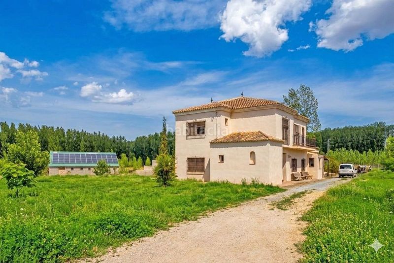 Foto f2ef24f4-0243-427b-b3ca-16f32606be11. Terreny residencial a Guadix
