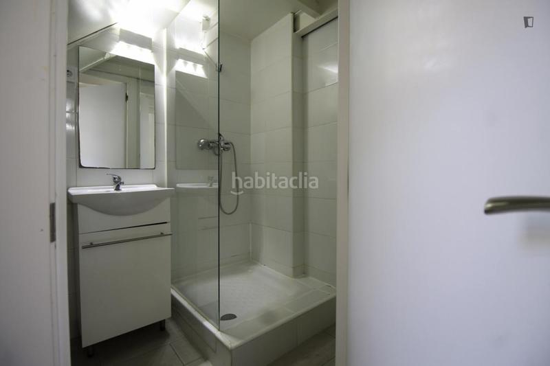 Foto f460304f-0026-4f8d-95b2-1f6d9349bf49. Alquiler estudio en Pradolongo Madrid