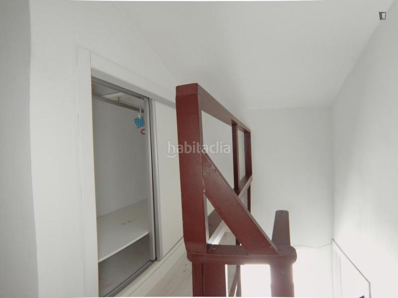 Foto b8cb3e00-e574-42cc-a57b-411d552873fb. Alquiler estudio en Valdeacederas Madrid