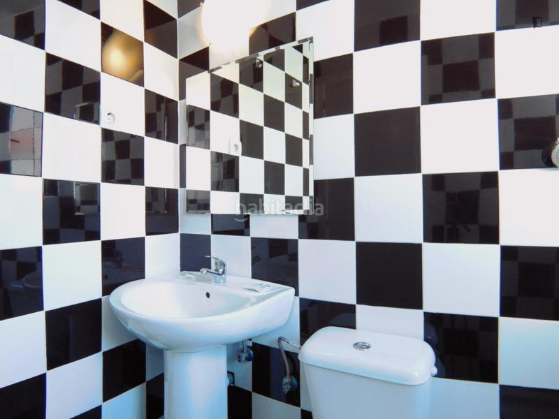 Foto df3d0d0b-bade-40be-9920-33362bf79ad4. Alquiler estudio en Valdeacederas Madrid