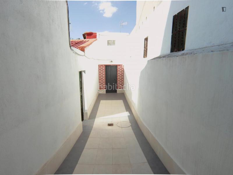 Foto fe66d9c5-f035-44e8-bc63-561f555bd06a. Miete studiowohnung in Valdeacederas Madrid