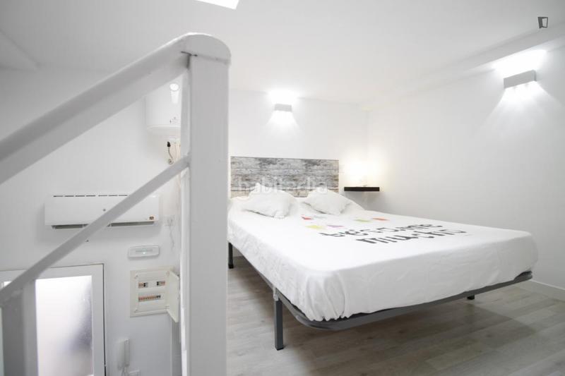 Foto c8779dfa-f276-4bdb-808d-75e158fc2ebe. Miete studiowohnung in Zofío Madrid