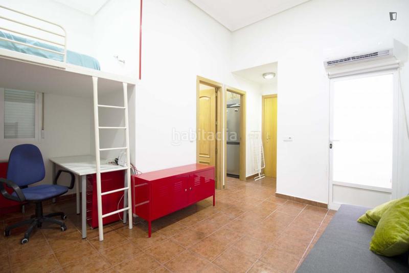 Foto 8a4e9760-0355-4e38-b78a-953f1451fc2a. Alquiler estudio en Arapiles Madrid