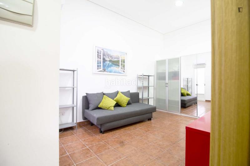 Foto e39c678b-ad9c-48a7-913d-26e76a956833. Alquiler estudio en Arapiles Madrid
