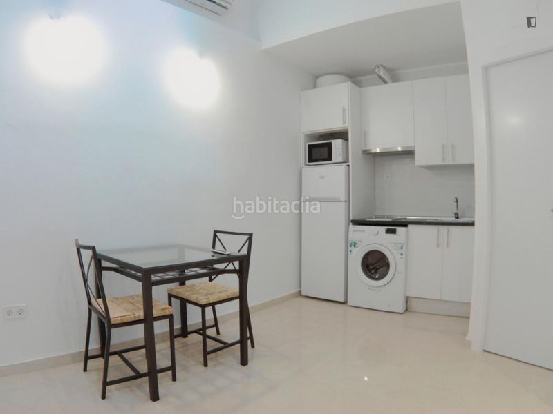 Foto 1203a0c3-e99d-4d27-934d-4c33d5e4d6f3. Lloguer apartament a Zofío Madrid