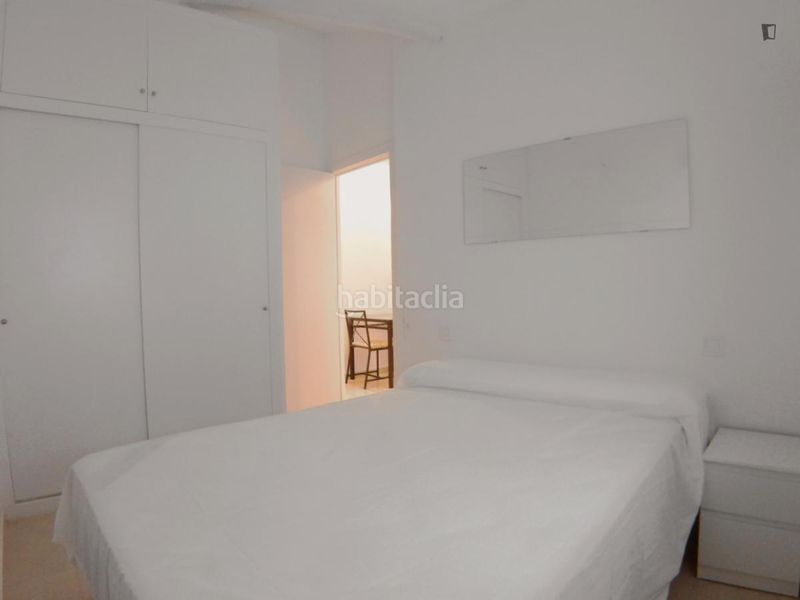 Foto 42f49d5b-adf8-4d92-96e9-3a8521403da5. Lloguer apartament a Zofío Madrid