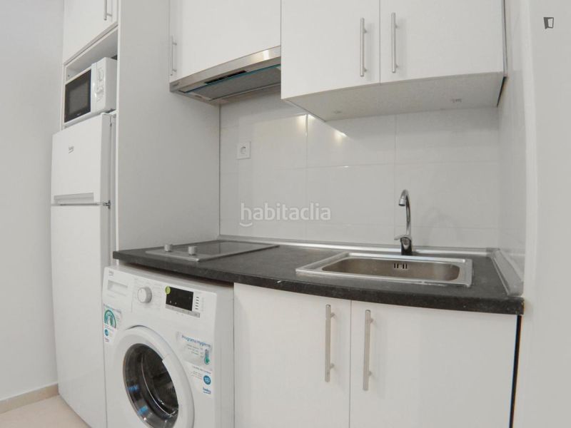 Foto a47c062c-d837-4779-86e5-062d9d3efeb3. Lloguer apartament a Zofío Madrid