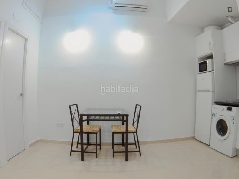 Foto ad11a0c4-26cb-47b3-97c8-a28fc299d73c. Lloguer apartament a Zofío Madrid