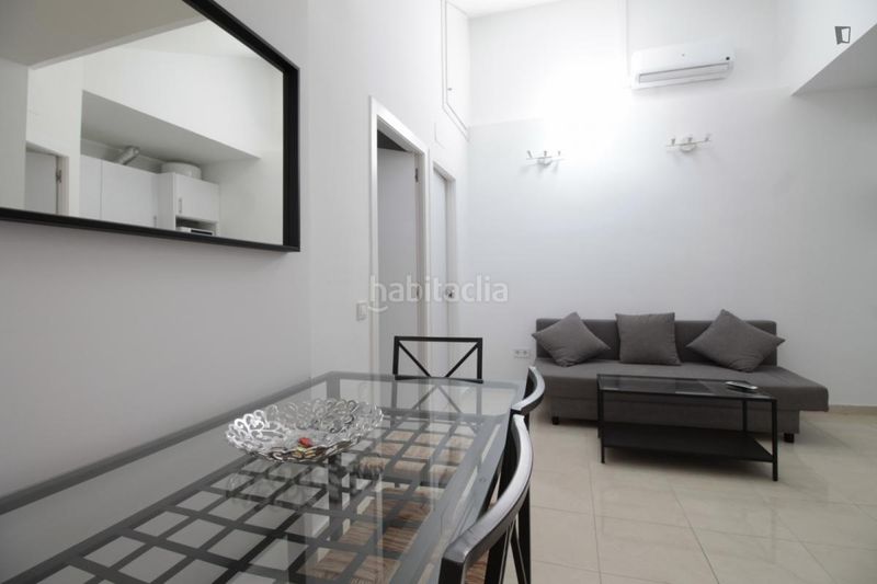 Foto e5e8f3c8-7c75-4cbe-b3ff-72667f71cc74. Lloguer apartament a Zofío Madrid