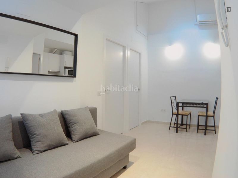 Foto f47370db-14eb-4e29-bd89-eb1609f657e0. Lloguer apartament a Zofío Madrid