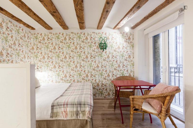 Foto 416b6a53-0d7a-4114-b3fd-f8225727f5dd. Miete studiowohnung mit heizung in Gòtic Barcelona