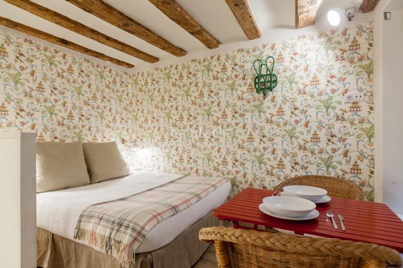 Foto e8f1f9ff-f141-4be6-ade3-5e07fbfe05fa. Miete studiowohnung mit heizung in Gòtic Barcelona