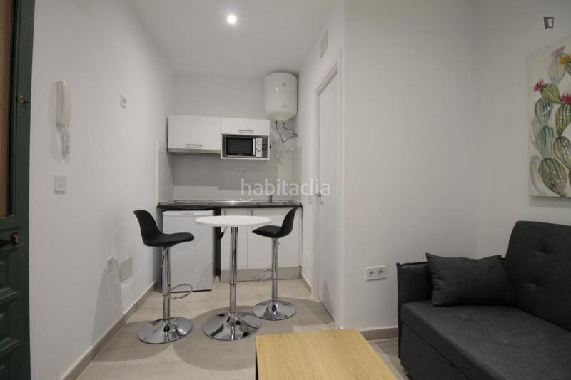 Foto cab7ed30-8c4d-4ea2-8677-4d2c70b852c0. Lloguer apartament a Zofío Madrid