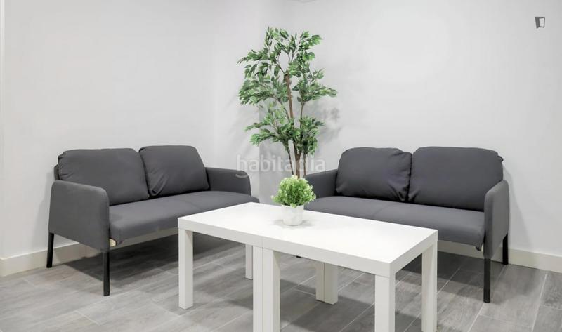 Foto 19ec4e36-a63b-4321-afc7-b5e3368a489a. Lloguer estudi a Opañel Madrid