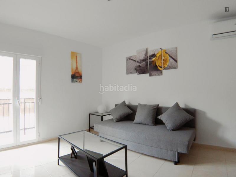 Foto 0fb3cf3a-7a0f-424d-9c0b-317f7f314c45. Lloguer apartament a Zofío Madrid