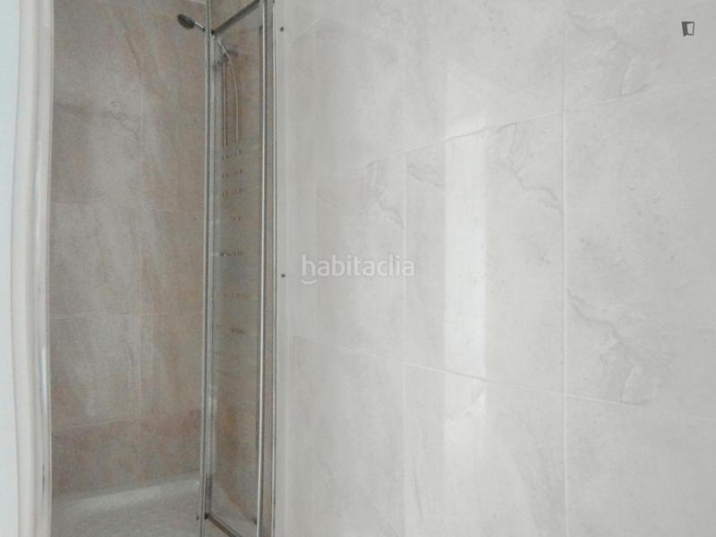 Foto a55aabee-f7dc-4ee9-bd60-968892260375. Lloguer apartament a Zofío Madrid