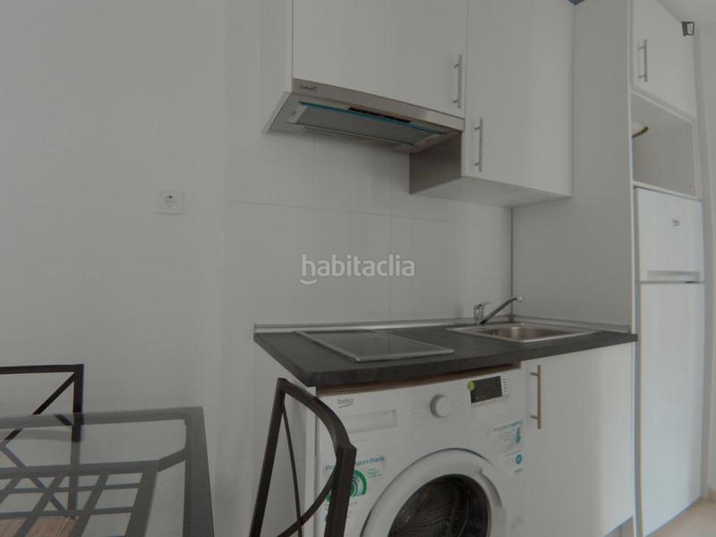 Foto b7552fc3-b738-4da8-9b0d-3080f83b4665. Miete appartement in Zofío Madrid