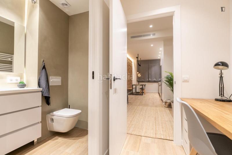 Foto ce2fa92e-6bde-4c60-aeb5-bbd8a1f21f6c. Miete appartement in El Camp de l´Arpa del Clot Barcelona