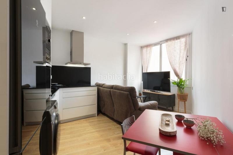 Foto 014bb4ee-374a-4a15-8393-648fb0543595. Alquiler estudio en Sants-Badal Barcelona