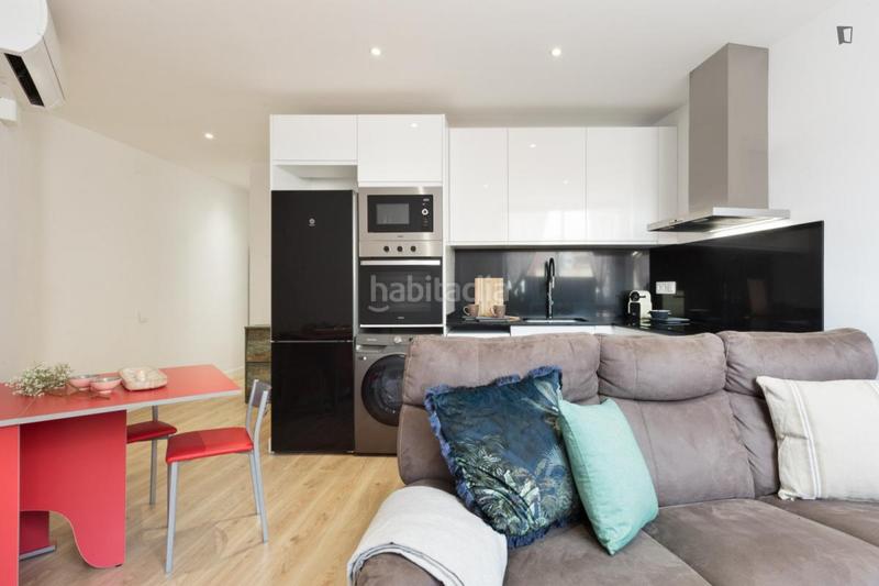 Foto 6d8af128-4a4c-452c-9a75-8c2732b18218. Alquiler estudio en Sants-Badal Barcelona