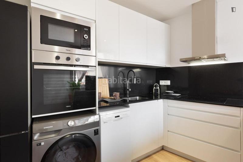 Foto 7d4e23f0-9fb4-4cad-acf0-e636b87cf531. Alquiler estudio en Sants-Badal Barcelona