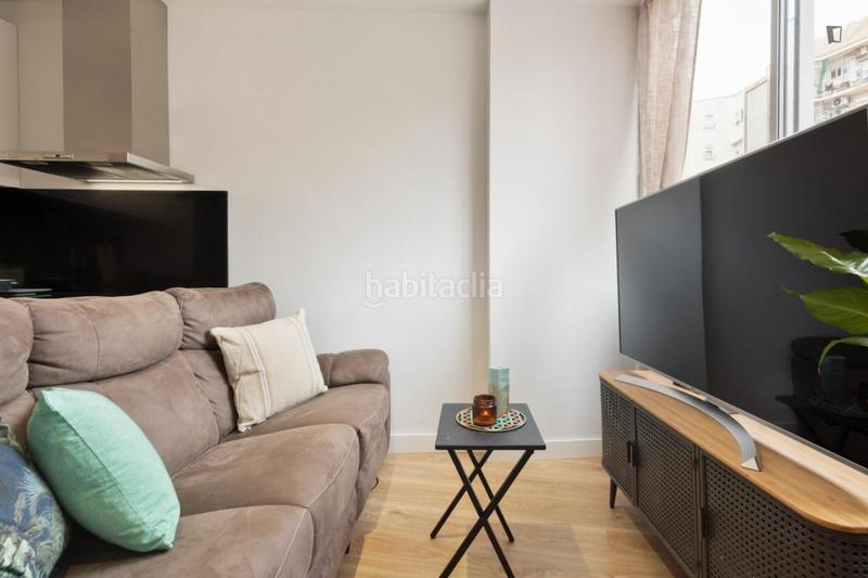 Foto fc525217-1c52-4cf2-81e0-5a3970015b2a. Alquiler estudio en Sants-Badal Barcelona