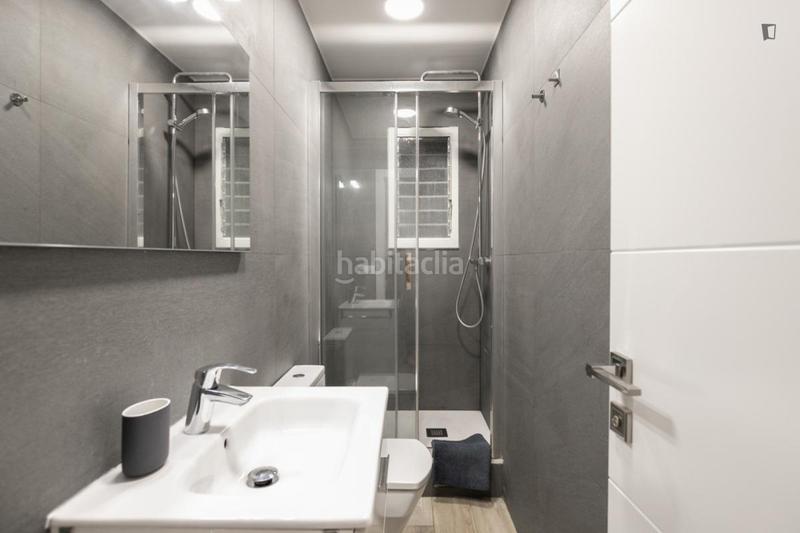 Foto cd8583d9-17d2-4965-849a-771dbfd43b04. Lloguer apartament amb calefacció a El Camp de l´Arpa del Clot Barcelona