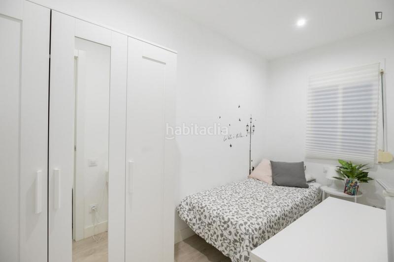 Foto db3245b9-af58-4b34-afef-b7fa2cb0c4ac. Alquiler apartamento en El Camp de l´Arpa del Clot Barcelona