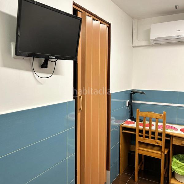 Foto 2dfca9df-fc42-4d7e-ac20-797f38915b54. Rent studio with heating in Collblanc Hospitalet de Llobregat (L´)