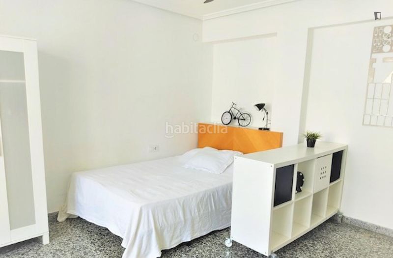 Foto e7cd3ac2-a90d-4dea-ac23-bea63b0be849. Location studio dans La Creu del Grau Valencia