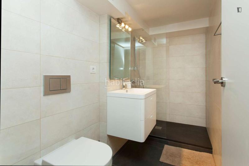 Foto f1b4d0fb-6f3f-4f62-891f-904ae905aa8e. Alquiler apartamento en Barceloneta Barcelona
