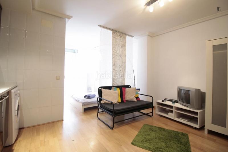 Foto e213fbf9-07f4-4258-b424-37e9f2f33c4c. Rent studio in Valdeacederas Madrid