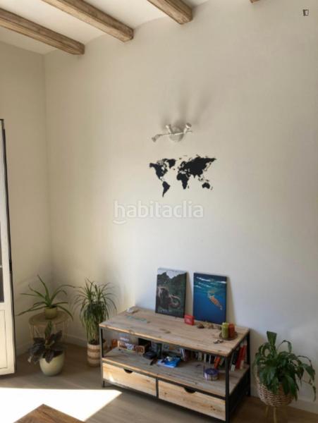 Foto d4ef72af-a755-4824-a784-9638273349df. Lloguer apartament a El Camp de l´Arpa del Clot Barcelona