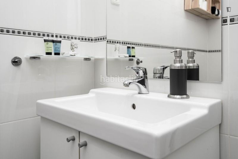 Foto bd9e0dbe-1f42-4b33-a8c9-5ab1df21c653. Rent studio in Embajadores-Lavapiés Madrid