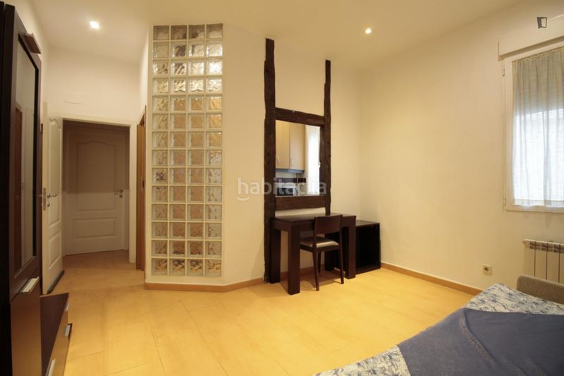 Foto 5bce4b90-c51b-4886-9daf-1a582f036eff. Lloguer apartament a Sol Madrid