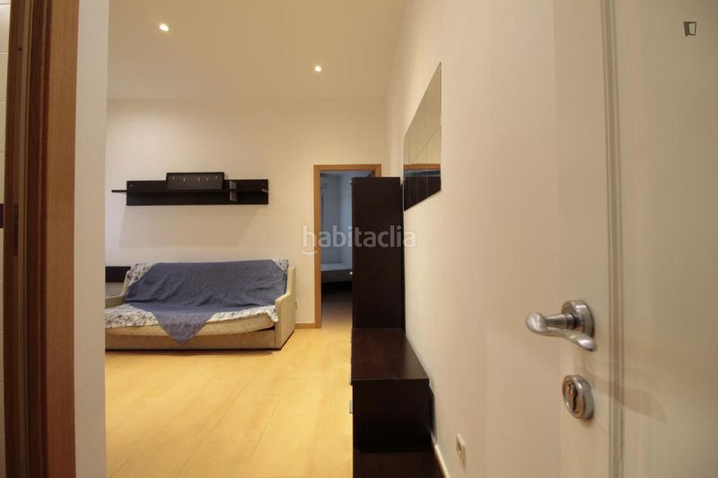 Foto b5df9689-8f59-412d-a16f-62eb7cb3e5a0. Lloguer apartament a Sol Madrid